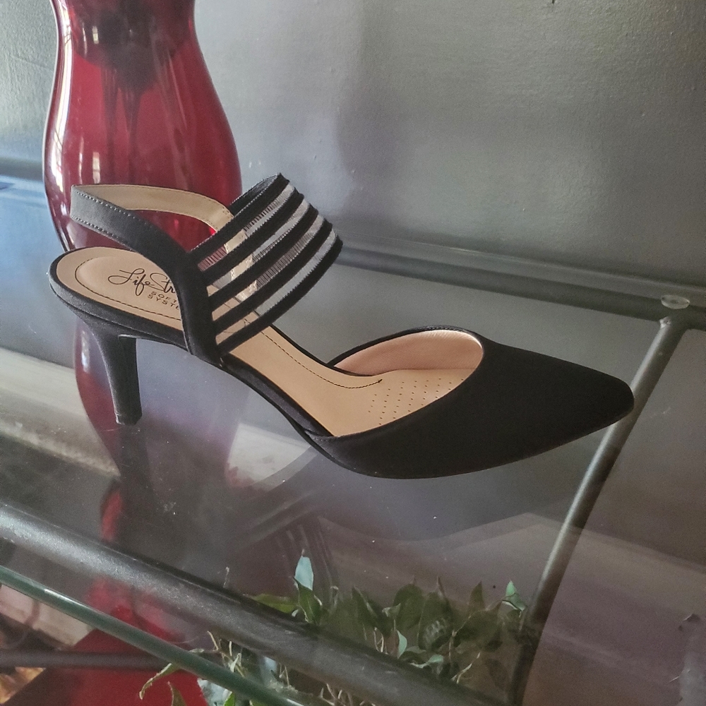 Shoes - Picture 2 of 4